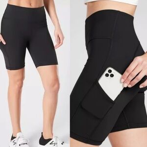 Athleta Ultimate Stash Pocket 7" Short in black Size XS - style 531271